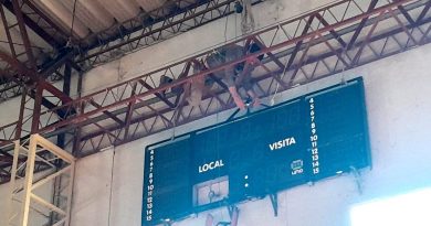 Centro Social trabaja en cableado del polideportivo