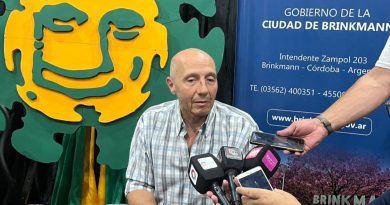 Fabio Landriscina recibió en nombre de Don Luis,  el cariño y homenaje de Brinkmann