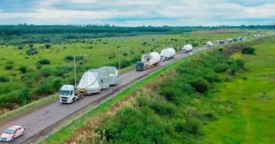 Un convoy de 52 camiones llegó a Arla Foods con máquinas y equipos para una nueva torre de secado