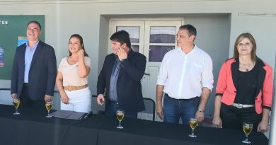 La vicegobernadora Prunotto y el Ministro Ferreyra inauguraron aulas en Miramar de Ansenuza